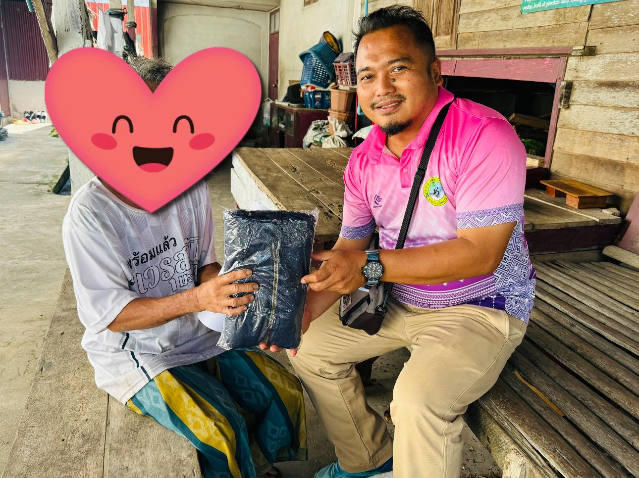งานสวัสดิการและพัฒนาชุมชนสำนักปลัด ได้ดำเนินการลงพื้นที่มอบเสื้อกันหนาว จากสมาคมคนพิการแห่งประเทศไทย ให้แก่คนพิการในพื้นที่ตำบลยะรัง