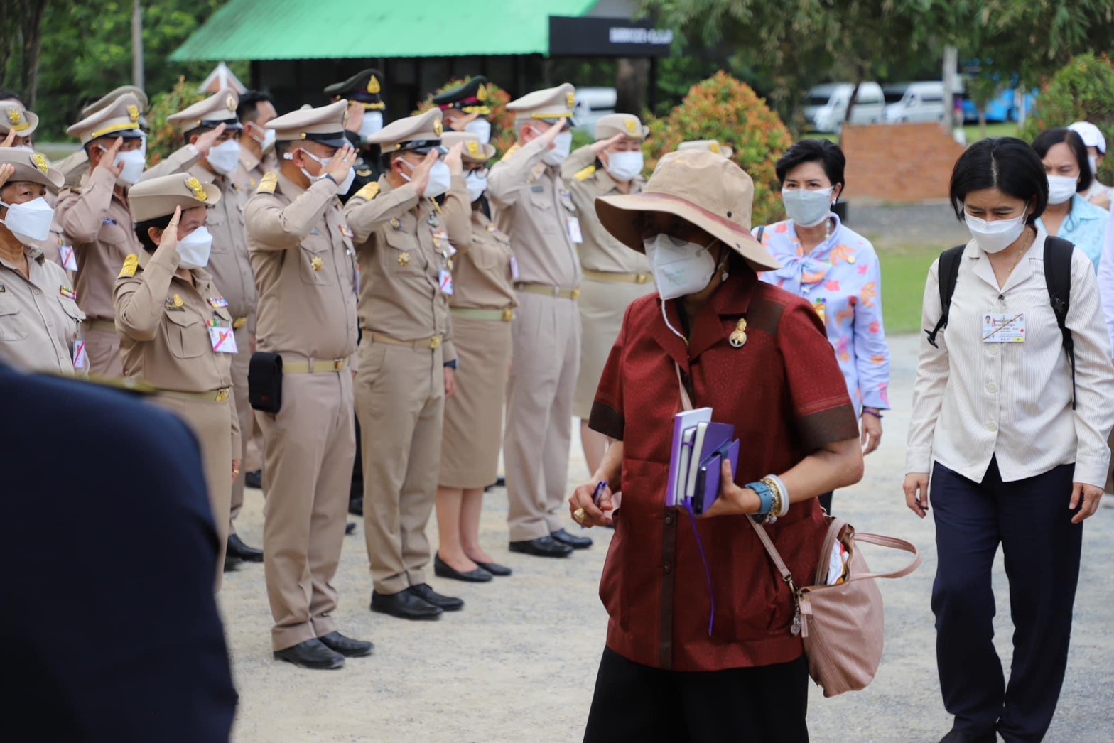 ร่วมเฝ้ารับเสด็จฯ สมเด็จพระกนิษฐาธิราชเจ้า กรมสมเด็จพระเทพรัตนราชสุดา เจ้าฟ้ามหาจักรีสิรินธร มหาวชิราลงกรณวรราชภักดี สิริกิจการิณีพีรยพัฒน รัฐสีมาคุณากรปิยชาติ สยามบรมราชกุมารี